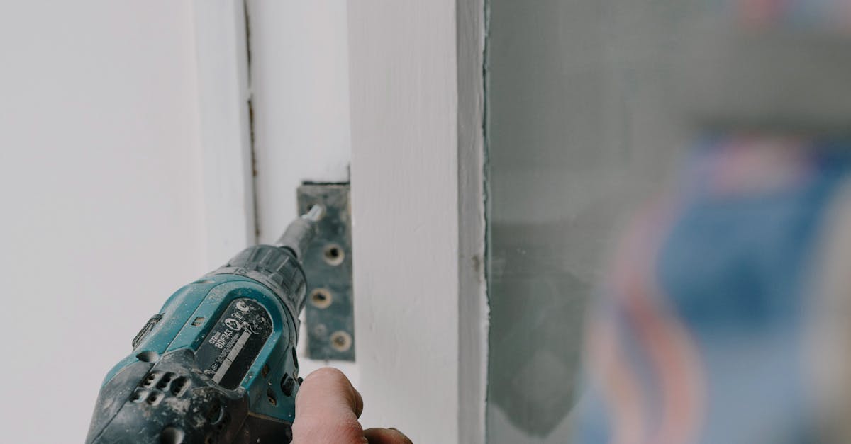 How to tighten a natural gas line?