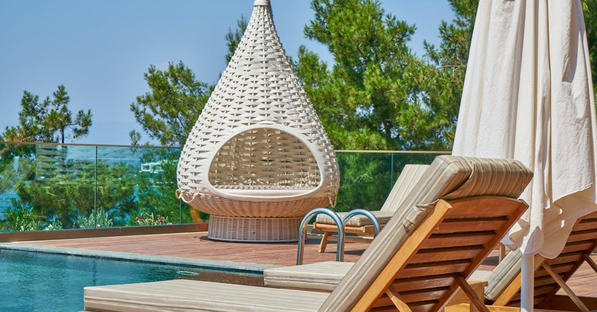 What to pour down a toilet to clean pipes?